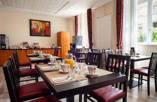 Dinan Condo | Appart Cosy à Dinan | Piscine Extérieure Chauffée