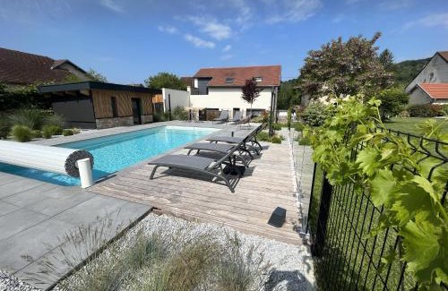 Chouzelot Apartment | APPART-HOTEL n 4 calme avec terrasse, Wi-fi haut débit, petit-déjeuner, room-service et parking privé