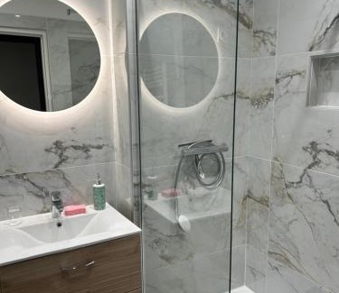 Cote Est Soquence Apartment | Appart'LH - Stationnement gratuit - B'PAM
