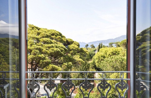 Rapallo Apartment | Appartamento a Villa Montuoro by Wonderful Italy