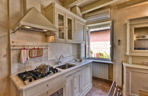 Bogliaco Apartment | Appartamento Al Porto Vecchio Rebomaholidays - with parking space and marvellous lake view