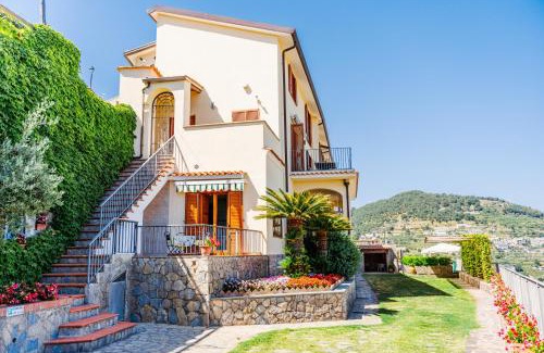 Scala Apartment | Appartamento Anna in Villa Laura