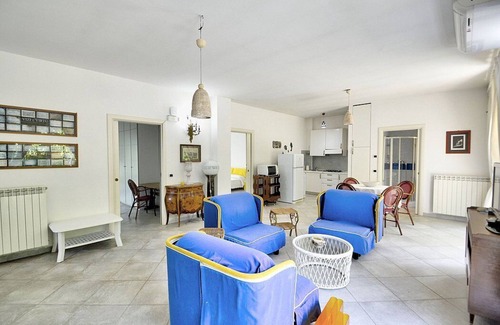 Santa Maria di Castellabate House | Appartamento Apollonia B: A pleasant and spacious one-story apartment that is part of a villa situated at a short distance from the beach, with Free WI-FI.