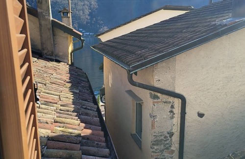 Morcote Apartment | Appartamento Nuovo a Morcote Stile Zen nel Centro Storico con Animali Ammessi