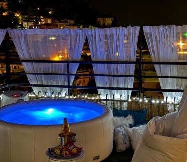 Rezza Apartment | Appartamento Rapallo Sky Garden Maria Jose Liguria - Attico vista mare - Terraces - 2 bagni- 2 Camera da Letto - Box, Wi-fi, Idromassaggio Free inteiro Attico per Voi, con Ascensore