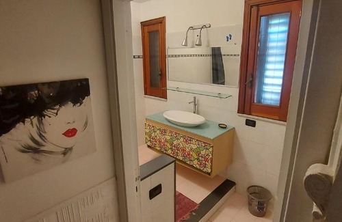 Aci Sant'Antonio House | Appartamento suite deluxe climatiz cucina giardino wifi smart tv amazon prime video inclusi