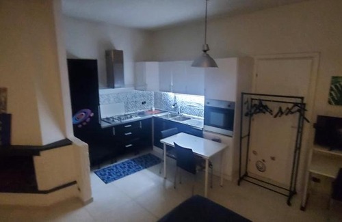 Aci Sant'Antonio House | Appartamento suite deluxe climatiz cucina giardino wifi smart tv amazon prime video inclusi