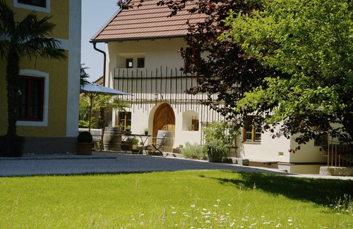 Breitbrunn a. Chiemsee Apartment | Appartement Getreidekasten im 1. Obergeschoss mit einem Schlafzimmer mit Dusche/WC