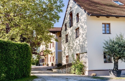 Breitbrunn a. Chiemsee Apartment | Appartement Getreidekasten im 1. Obergeschoss mit einem Schlafzimmer mit Dusche/WC