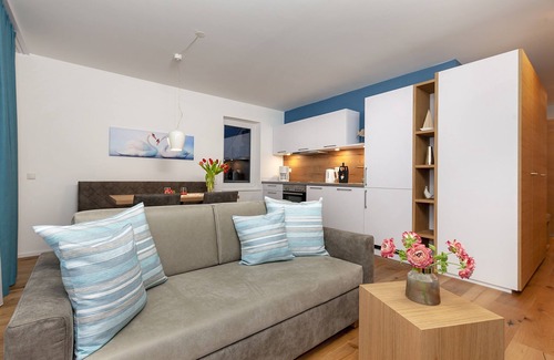 Immenstaad am Bodensee Apartment | Appartement, Seeblick und Balkon, 49qm, 1 Wohn-/Schlafzimmer, max. 2 Personen