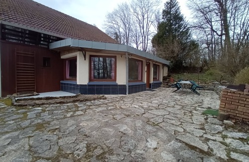 L'Hopital-du-Grosbois Apartment | Appartement La Véranda en Plein Cœur du Doubs Proche Suisse. Animaux Acceptés