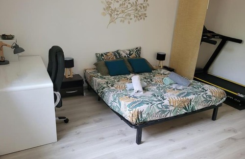 Saint-Julien-de-Peyrolas Apartment | Appartement tout équipé en rez-de-jardin entre Gard et Ardèche