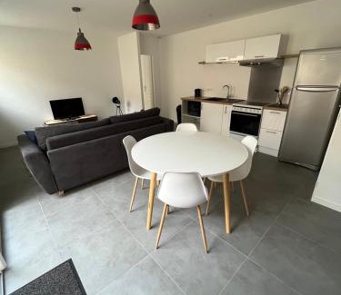 Saint-Laurent-sur-Sevre Apartment | Appartement neuf avec patio