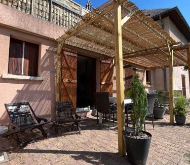 Saint-Jean-de-Maurienne Apartment | Appartement douillet, proche gare, terrasse, cave