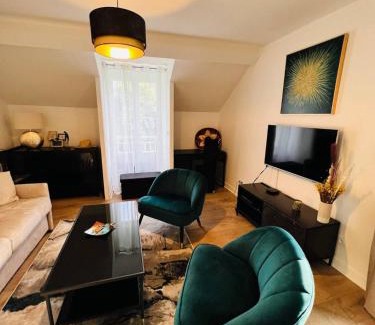 Ormoy-la-Riviere Apartment | Appartement Élégant, Climatisation et Piscine