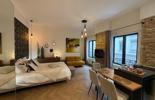 Jules Ferry - Recamier Apartment | Appartement élégant et chic refait à neuf