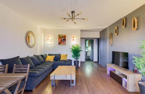 Les Cevennes Apartment | Appartement 2 chambres, dernier étage, parking gratuit dans résidence, balcon & coucher de soleil