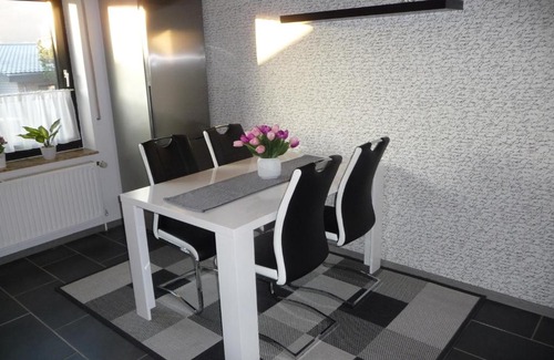 Bodenwerder Apartment | Appartement 2 Schlafzimmer, Terrasse, Hund, Kamin