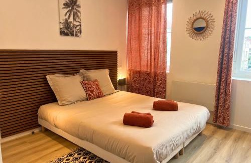 Bourbourg Apartment | Appartement 4 chambres avec cour- centre Bourbourg