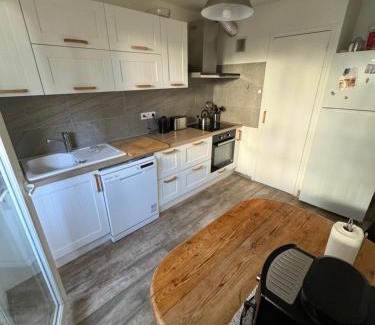 10th Arrondissement Apartment | Appartement 5 chambres 15 minutes mer
