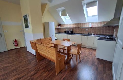 Golcuv Jenikov Apartment | Appartement 8 personen