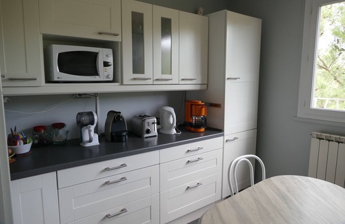 Est Apartment | Appartement 80 M2 3ieme Étage Dans Grande Résidence Arborée. Parc de la Torse