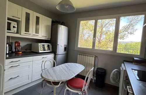 Est Apartment | Appartement 80 M2 3ieme Étage Dans Grande Résidence Arborée. Parc de la Torse