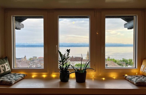 Neuchatel Apartment | Appartement Atypique Avec vue sur le lac et les Alpes