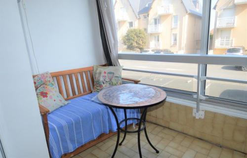 Courseulles-sur-Mer Apartment | Appartement avec loggia - Proche centre et plage
