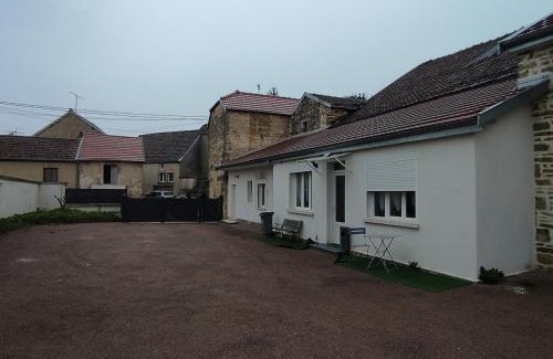 Andelot-Blancheville Apartment | Appartement avec cour fermée