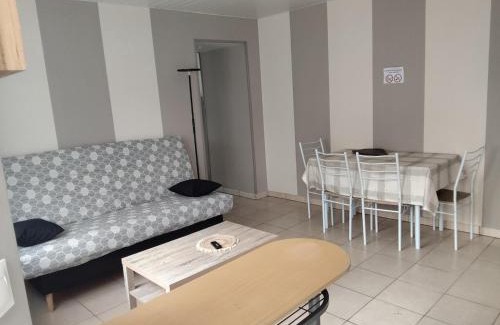 Andelot-Blancheville Apartment | Appartement avec cour fermée
