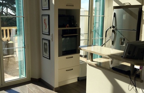 California - Pezou Apartment | Appartement Beausejour. Luxurious apartment in historic city palace with