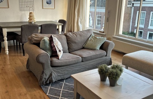 Zaltbommel Apartment | Appartement Bommel second floor historic center.