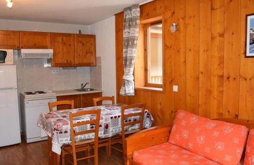 Pralognan-la-Vanoise Apartment | Appartement cosy avec balcon, 300m du centre, proche commerces et pistes, piscine chauffée - FR-1-464-157
