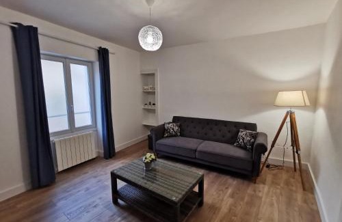 La Rochefoucauld Apartment | Appartement centre ville, parking gratuit
