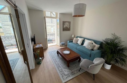 Angouleme Apartment | Appartement centre ville * terrasse * clim * WIFI * Haut de gamme *