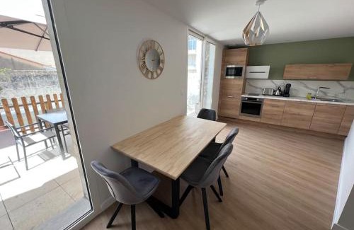 Angouleme Apartment | Appartement centre ville * terrasse * clim * WIFI * Haut de gamme *