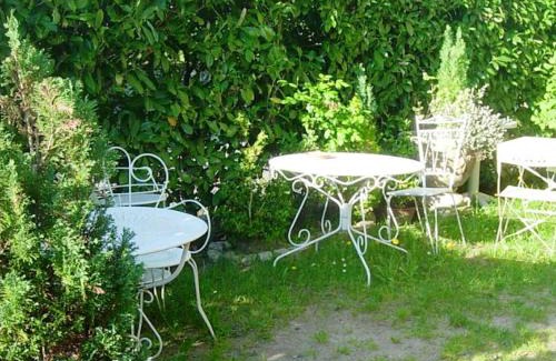 Chataigneraie Cantalienne Apartment | Appartement confortable au cœur de Vitrac - 40 m² - Vue sur jardin