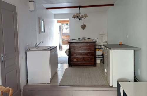 Gabian Apartment | Appartement Confortable de 33 m2, Piscine Disponible aux Beaux Jours. Terrasse