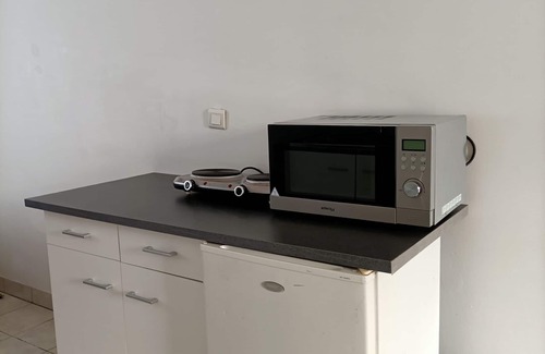 Gabian Apartment | Appartement Confortable de 33 m2, Piscine Disponible aux Beaux Jours. Terrasse