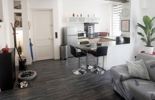 Barbatre Apartment | Appartement Cosy au Coeur des Maisons de Champagne Avec Jardin Privé de 110m2