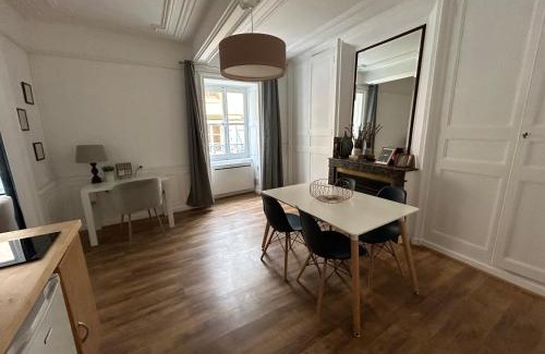 Thizy-les-Bourgs Apartment | Appartement Cosy Charme Ancien