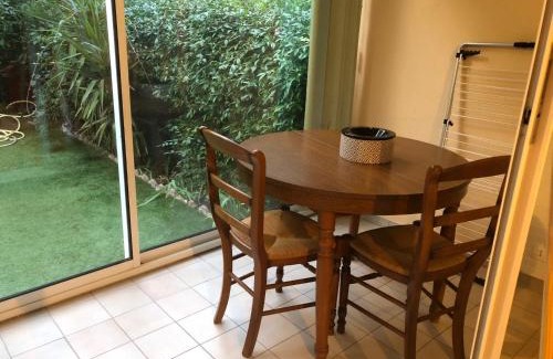 Aiguelongue Apartment | Appartement dans quartier calme avec petit jardin