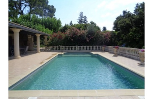 Jonquieres Apartment | Appartement de caractère dans un mas provençal