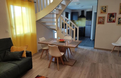 Tresserve Apartment | Appartement duplex indépendant, dans maison.