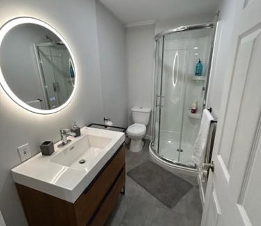 L'Ancienne-Lorette Apartment | Appartement en face de l'aéroport de Québec
