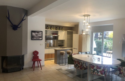 Tresserve Apartment | Appartement en Rez-de-chaussée Dans une Villa Avec Piscine, à D'aix-les-bains
