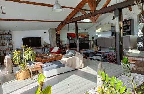Saint-Jean-Lasseille Apartment | Appartement spacieux à Saint-Jean-Lasseille avec vue sur montagne