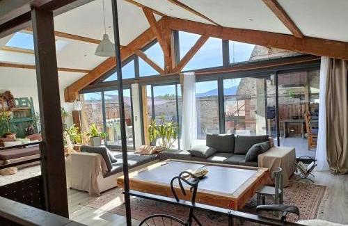 Saint-Jean-Lasseille Apartment | Appartement spacieux à Saint-Jean-Lasseille avec vue sur montagne