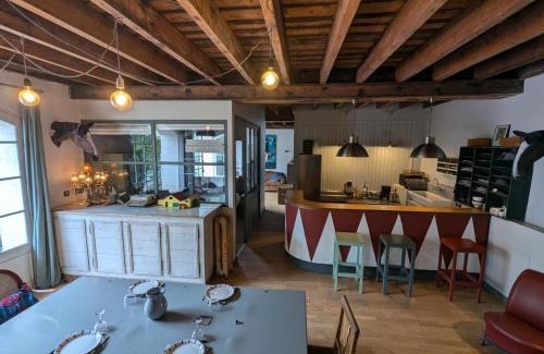 Angouleme Apartment | Appartement historique avec piscine, salle de jeux, et jardin - idéal famille et amis - FR-1-653-261
